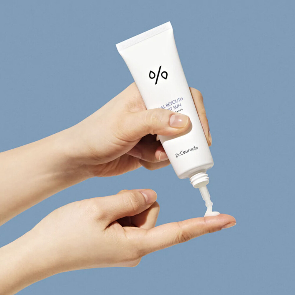 Солнцезащитный крем с гиалуроновой кислотой Dr.Ceuracle Hyal Reyouth Moist Sun SPF50+PA++++ 50ml